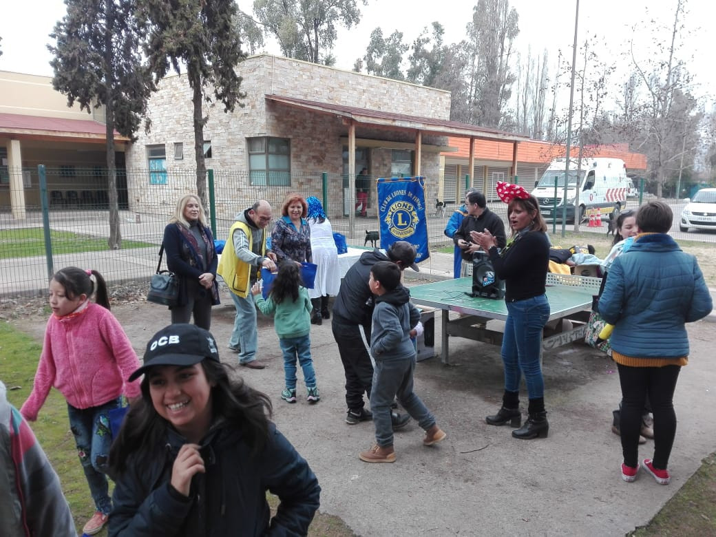 niños club de leones01