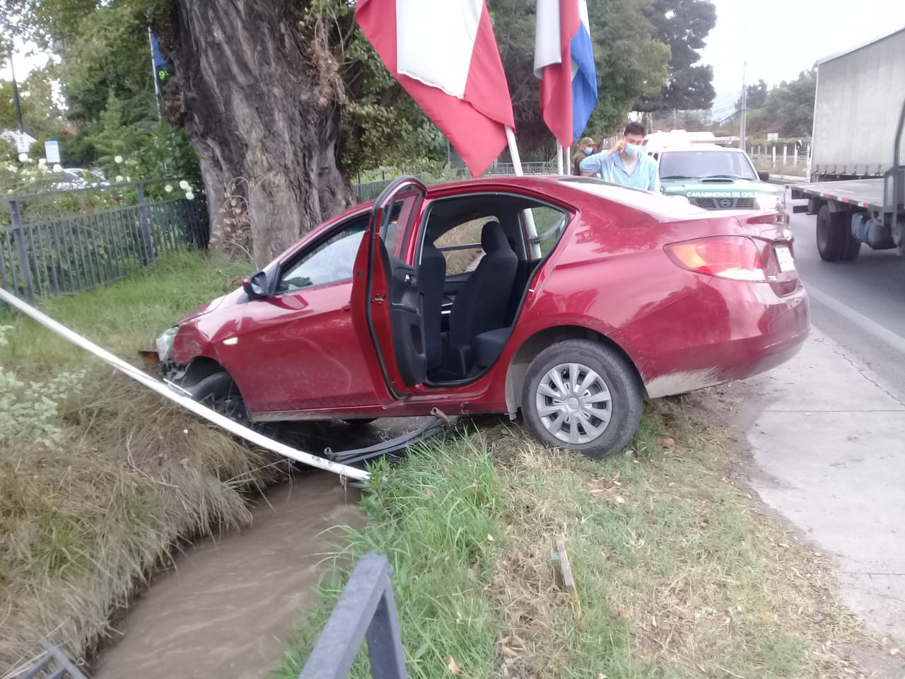 auto sobre canal copec04