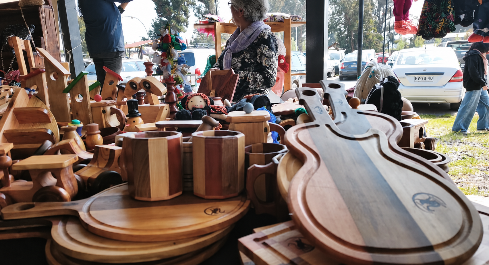 Puesto de artesanías de madera