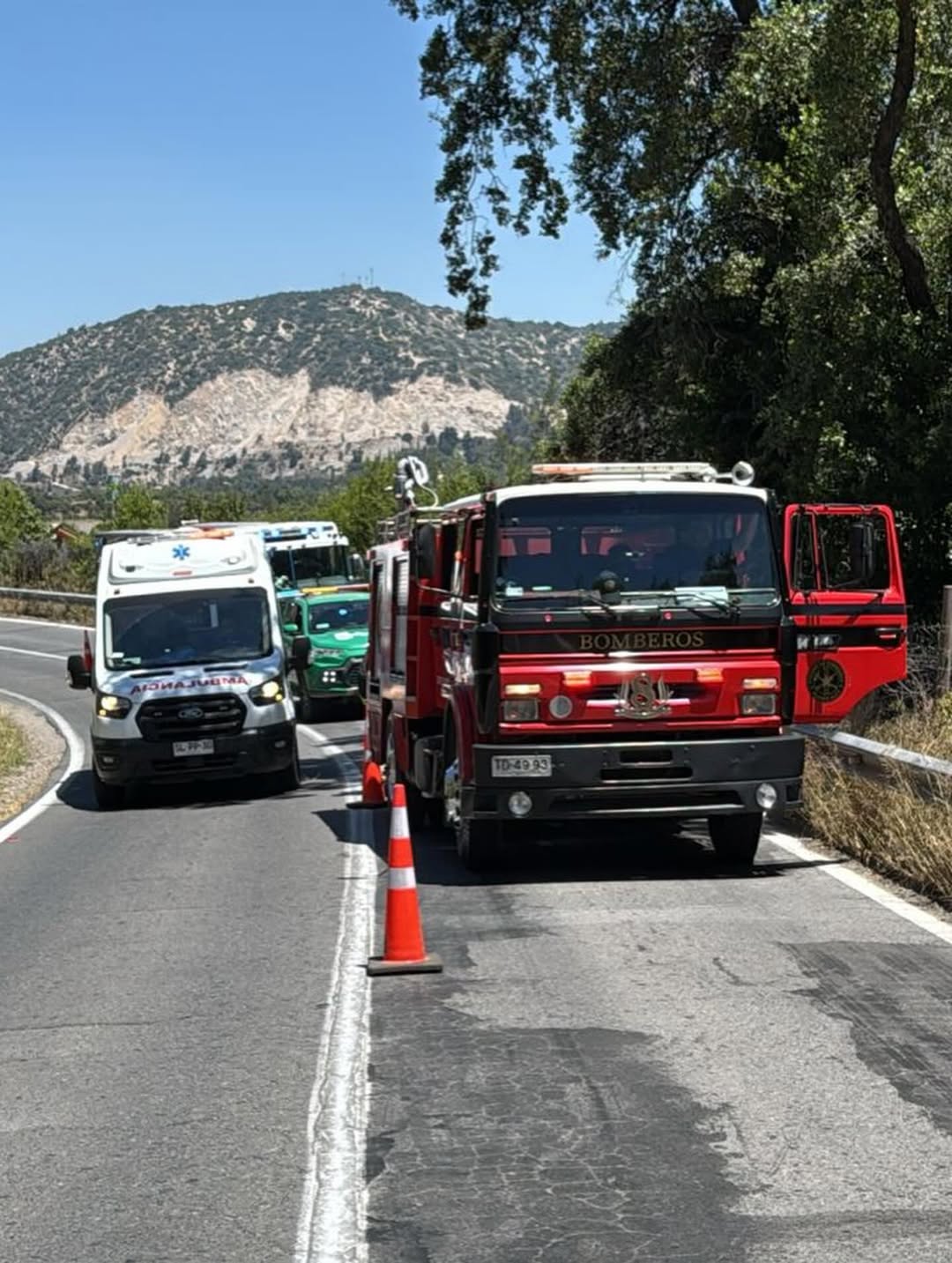 Accidente vehicular en el Cruce Las Vertientes con Ramón Subercaseaux.El tránsito se encuentra c 1