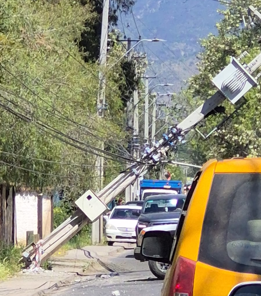 choque poste de luz 0000122233